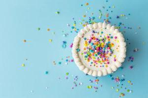 Bird's eye view of a decorated birthday cake